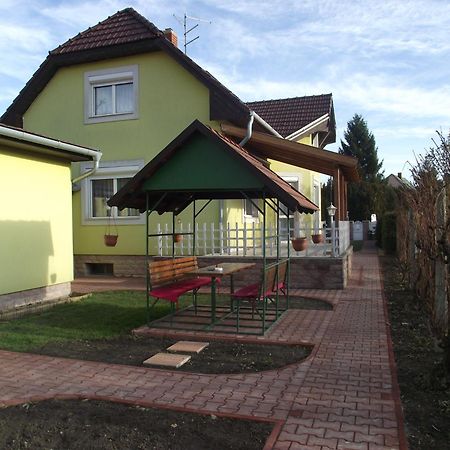 Apartman Kaszás Garden Mosonmagyaróvár Esterno foto