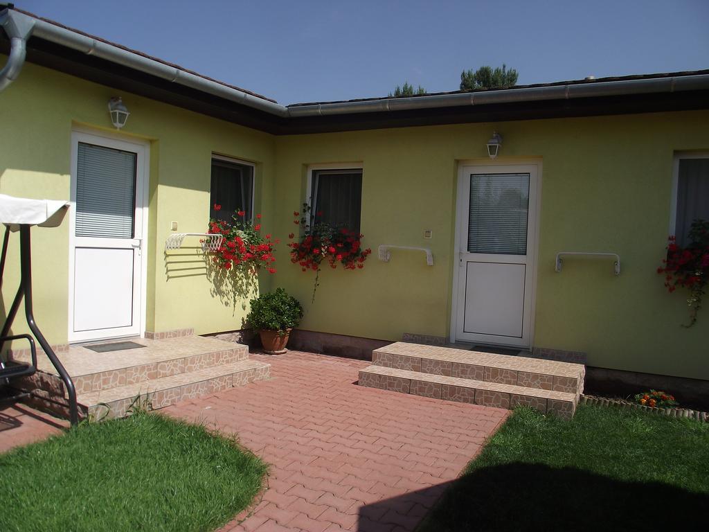 Apartman Kaszás Garden Mosonmagyaróvár Esterno foto