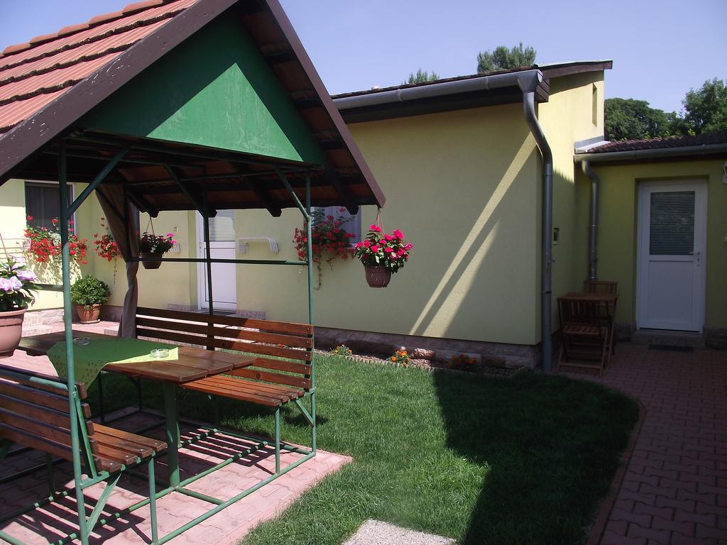Apartman Kaszás Garden Mosonmagyaróvár Esterno foto