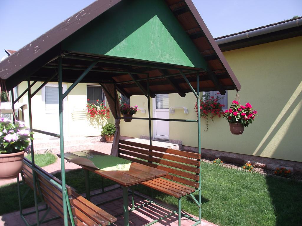 Apartman Kaszás Garden Mosonmagyaróvár Esterno foto