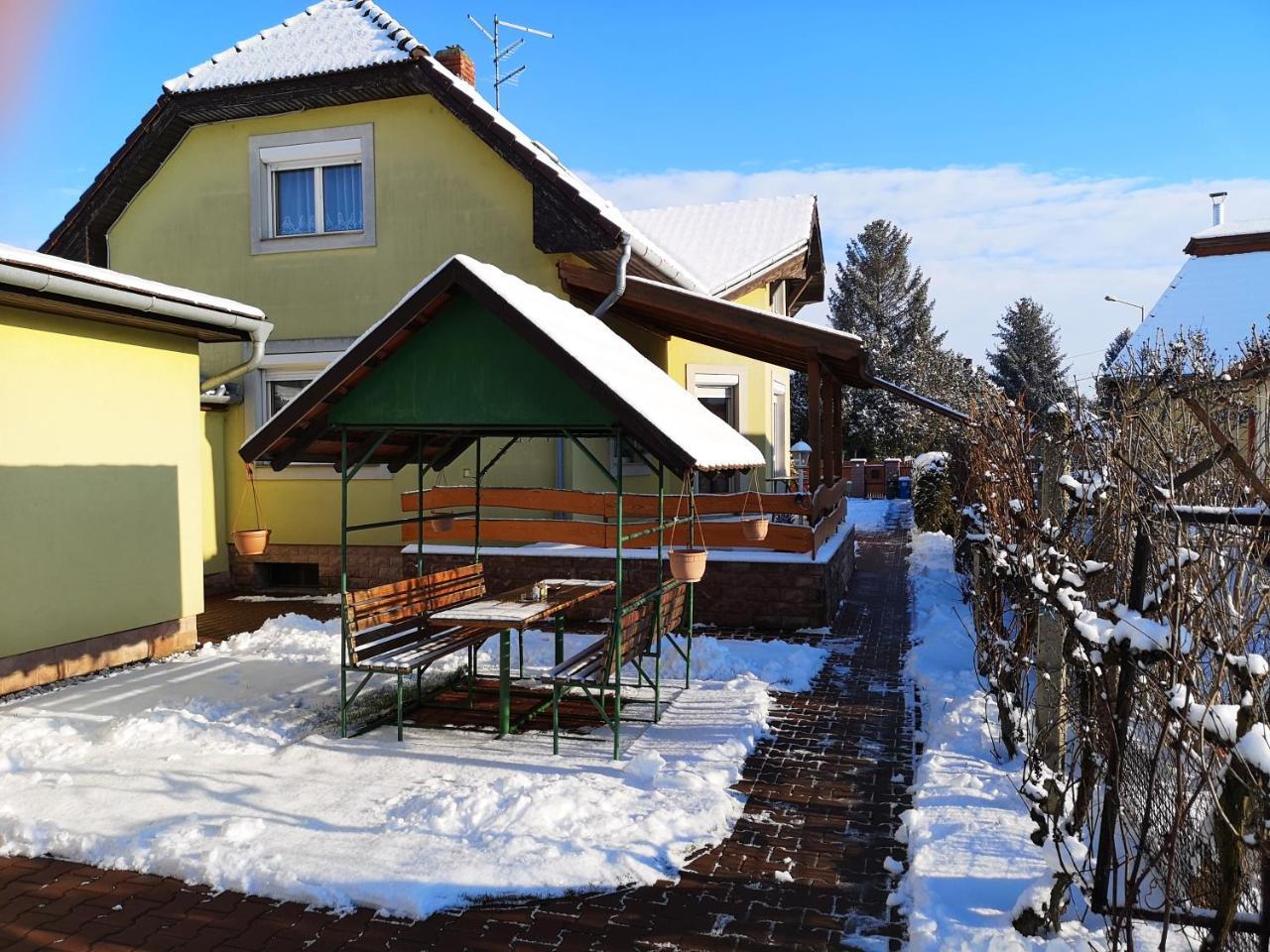 Apartman Kaszás Garden Mosonmagyaróvár Esterno foto