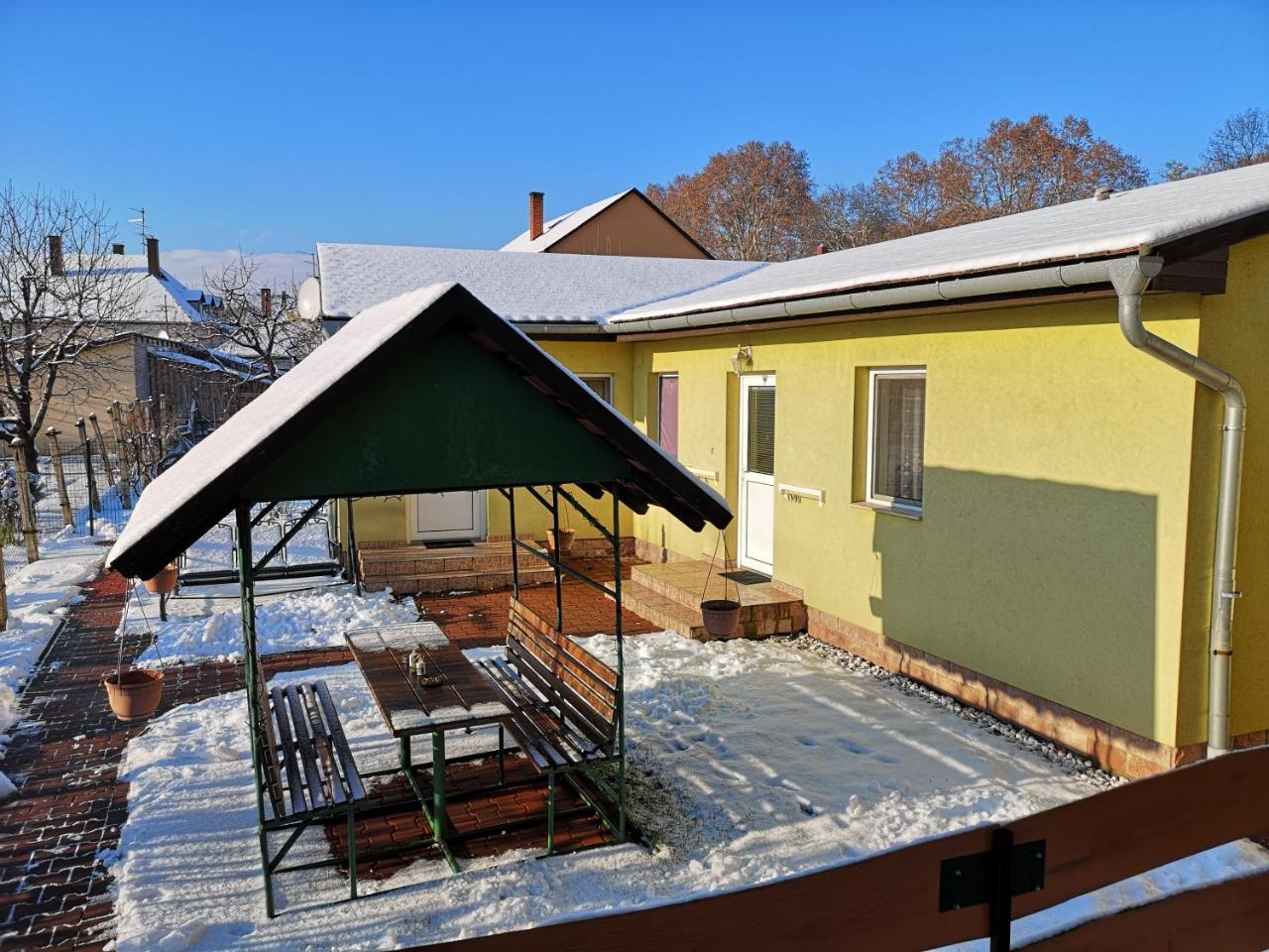 Apartman Kaszás Garden Mosonmagyaróvár Esterno foto