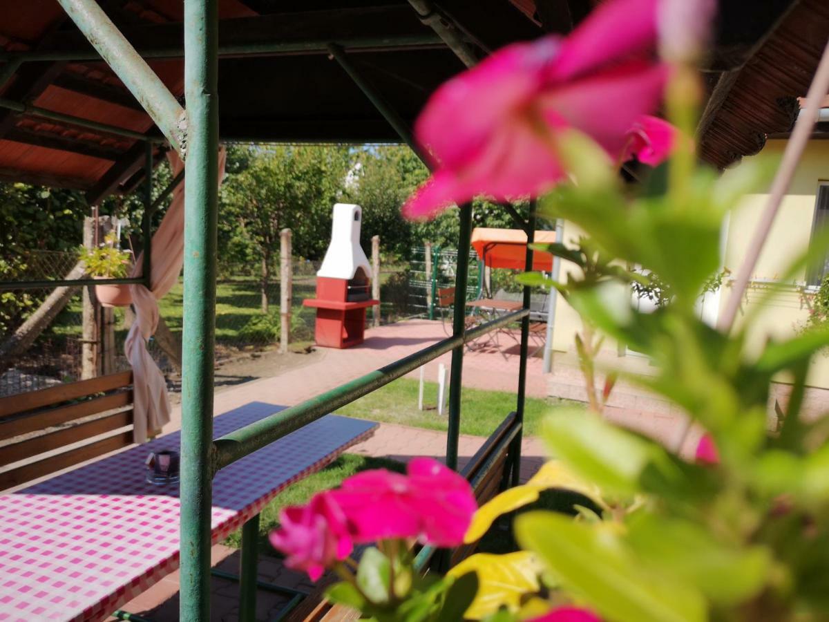 Apartman Kaszás Garden Mosonmagyaróvár Esterno foto